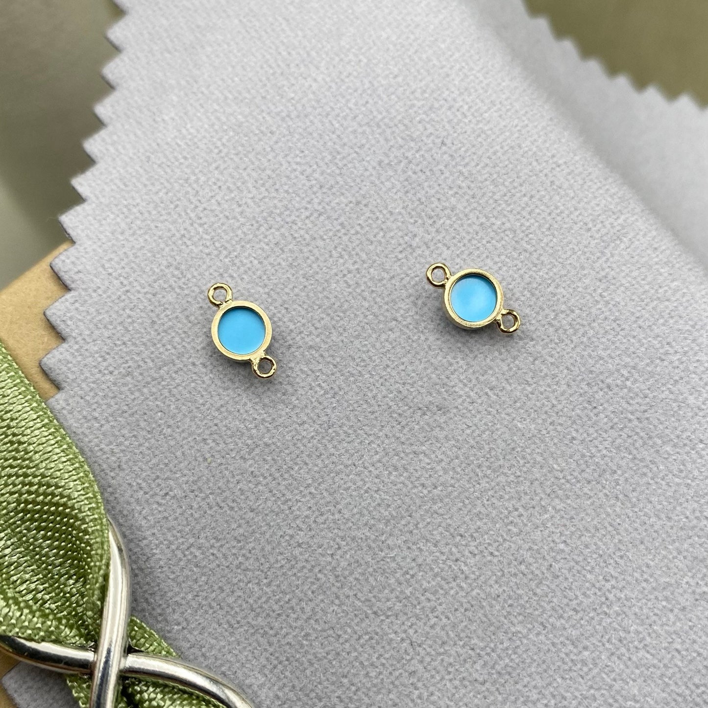 Turquoise Connectors 4mm - 5 Pack - B8