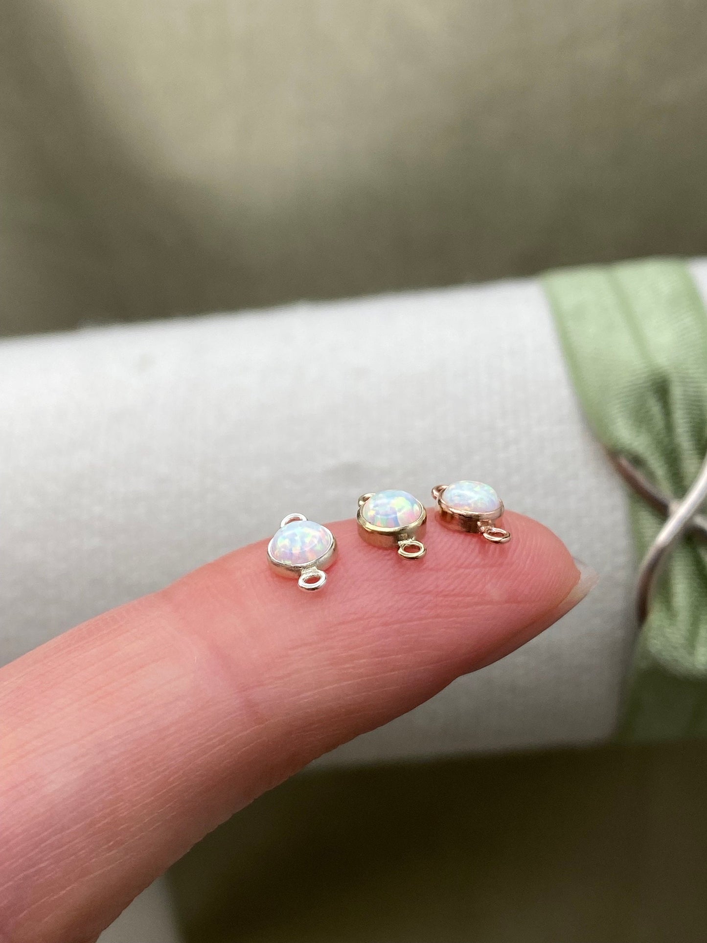 White Opal Connectors 4mm - 5 Pack - B5